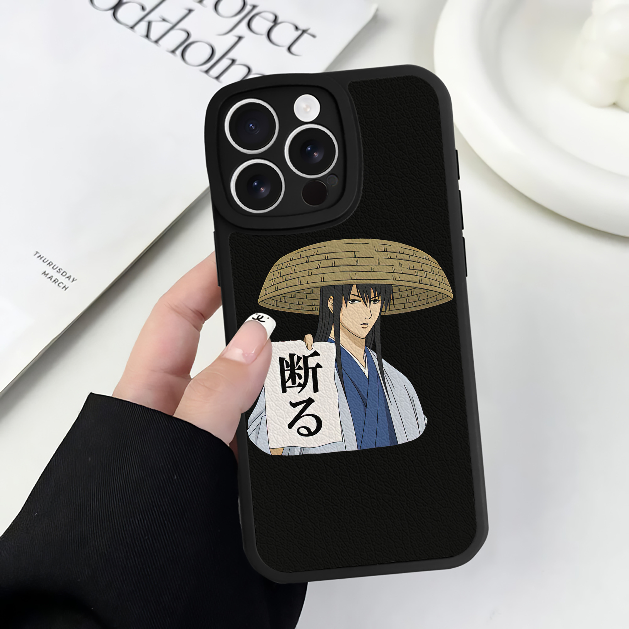 （画像用） ぎんたま 坂田銀時（さかたぎんとき） 神楽 志村新八（しむら しんぱち） GINTAMA Sakata Gintoki Kagura Shimura Shinpachi 【iPhone 16シリーズ対応】シリコンスマホケース（レザー調） 材質：シリコン